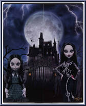 Addams Family (Morticia / Wednesday) from Monster High - Skullector manufactured by Mattel [Back]