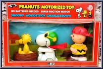 Snoopy / Woodstock / Charlie Brown from Peanuts - Motorized manufactured by Aviva [Front]