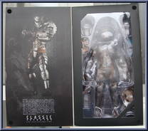 Classic Predator from Predator - Predators manufactured by Hot Toys [Front]