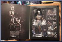 Tracker Predator from Predator - Predators manufactured by Hot Toys [Front]